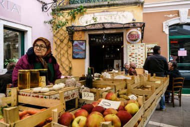 mercado urbano, Rovinj, yarımada de Istria, Croacia, Avrupa