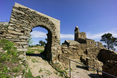 Iglesia de Santa Elena, pueblo de Santa Creu, Park Natural del Cabo de Creus, Girona, Catalunya, İspanya