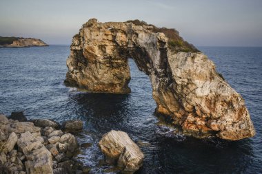 Enbarcaciones de recreo en Cala Ferrera, Cala Dor, municipio de Santanyi, islas baleares, İspanya