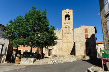 İglesia de santa Maria de Cornella, romanico katalan, siglo XI, Corneilla-de-Conflent, pirinos orientales, Francia, europa