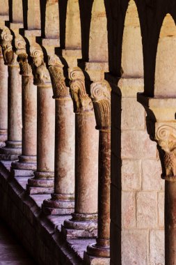 Başkentler, 12. yüzyıl manastırı, Sant Miquel de Cuixa Benedikt manastırı, 879 yılı, doğu pireni, Fransa, Avrupa