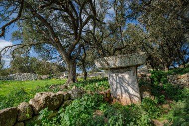 Torrellafuda, Taula türbesi, Talayotik kasaba, Ciutadella, Menorca, Balear Adaları, İspanya