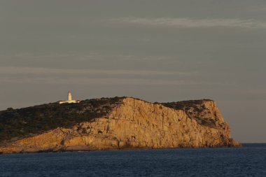 Faro de la isla Coniller. park doğal Cala Bassa-Cala Compte. İbiz. Balearic adaları. İspanya.