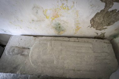 Ortaçağ mezar heykeli, Kilfenora Ortaçağ Katedrali (Saint Fachtnanrsquo), The Burren, County Clare, İrlanda, Birleşik Krallık