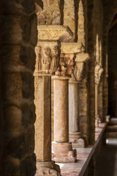 Galerie Cloître Capitales Romanes Abbaye San Martn Canigo Région Conflictuelle — Photo