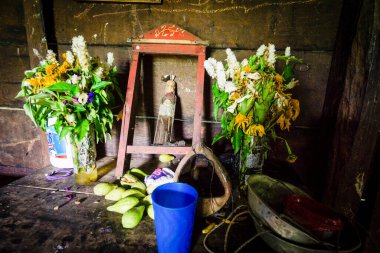 Özel syncretic altar, Lancetillo, La Parroquia, Reyna area, Quiche, Guatemala, Orta Amerika