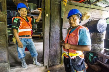 Elektrik tesisat teknisyenleri, Union 31 Mayo, Reyna bölgesi, Uspantan bölümü, Guatemala, Orta Amerika
