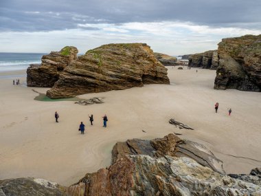 Las Catedrales plajı, resifler arası gelgit, Ribadeo, Lugo, Galiçya, İspanya
