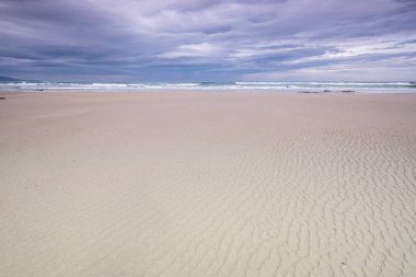 Las Catedrales plajı, resifler arası gelgit, Ribadeo, Lugo, Galiçya, İspanya