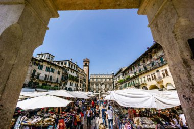 Piazza delle Erbe, Verona, dünya mirası bölgesi, Veneto, İtalya, Avrupa