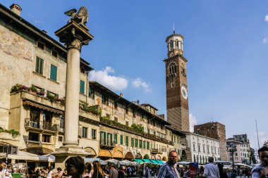 Saint Mark ve Torre dei Lamberti 'nin Aslanı, Piazza delle Erbe, Verona, dünya mirası bölgesi, Veneto, İtalya, Avrupa