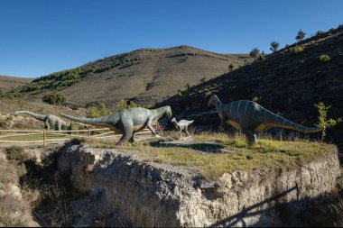 Iguanodon, gerçek boyutta üreme, Valdecevillo sitesi, Enciso, La Rioja, İspanya, Avrupa