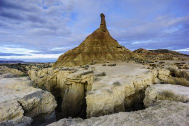 Castilltierra, aşınmış kumtaşı zirvesi, Bardenas Reales. Biyosfer rezervi, Navarra özerk topluluğu, İspanya