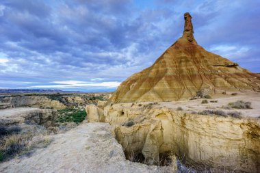 Castilltierra, aşınmış kumtaşı zirvesi, Bardenas Reales. Biyosfer rezervi, Navarra özerk topluluğu, İspanya