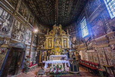 1655 'ten kalma polikromlu kilise ve tavan, Başmelek Michael Kilisesi, 15.-16. yüzyıl, tamamen ahşap, Binarowa, Malopolska, Karpatya Dağları, Polonya