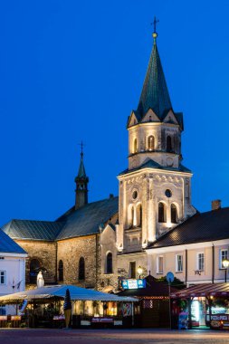 Kilise ve Fransisken manastırı, neo-romaniç, pazar meydanı, Sanok, Subcarpathian Voyvodeship, Polonya, doğu Avrupa