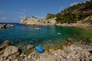 Es Portitxol plajı, taş koy, Sant Joan de Labritja Belediyesi, İbiza, Balear Adaları, İspanya