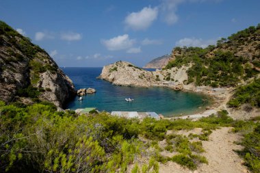 Es Portitxol plajı, taş koy, Sant Joan de Labritja Belediyesi, İbiza, Balear Adaları, İspanya