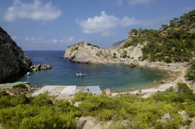 Es Portitxol plajı, taş koy, Sant Joan de Labritja Belediyesi, İbiza, Balear Adaları, İspanya