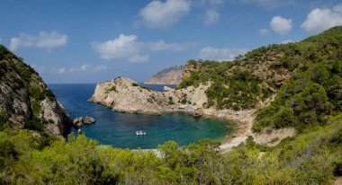 Es Portitxol plajı, taş koy, Sant Joan de Labritja Belediyesi, İbiza, Balear Adaları, İspanya