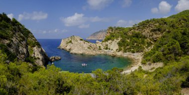 Es Portitxol plajı, taş koy, Sant Joan de Labritja Belediyesi, İbiza, Balear Adaları, İspanya