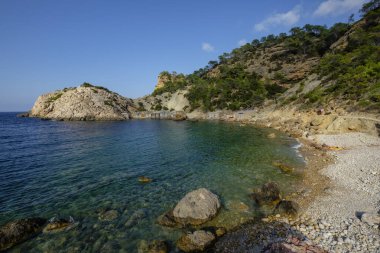 Es Portitxol plajı, taş koy, Sant Joan de Labritja Belediyesi, İbiza, Balear Adaları, İspanya