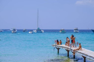 Yat iskelesi, Illetes plajı, Ibiza ve Formentera 'daki ses Salines Doğal Parkı, Formentera, Balear Adaları, İspanya