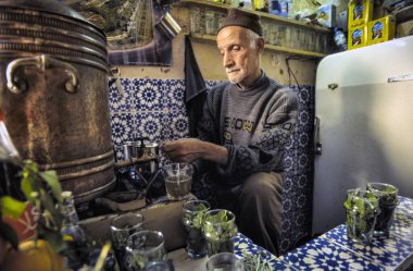 Geleneksel çay, nane çayı, Fes el Bali. Fez. İmparatorluk Şehri. Fas 'ta. Afrika