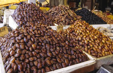 Satılık kuru tarihler. Fez Çarşısı (Fez el-Bali) .Marrucose.