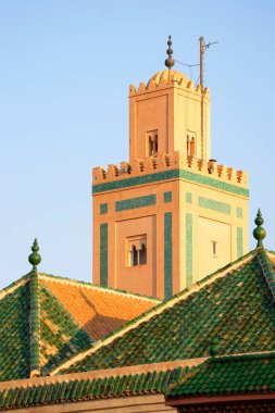 Medersa Ben Youssef (s.XVI) minaresi. Marakeş. İmparatorluk Şehri. Fas 'ta. Afrika.
