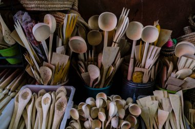 Ahşap mutfak aletleri, Marakeş, Fas çarşısı, Afrika 'nın kuzeyi, Afrika kıtası.