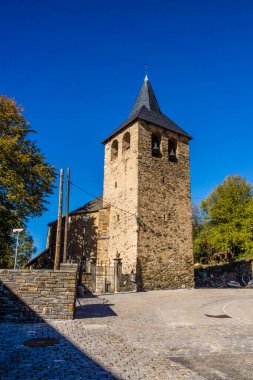 Sant Esteve de Montcorbau 'nun Roma kilisesi, 12. ve 13. yüzyıllar, Montcorbau, Aran vadisi, Pirene dağı, İspanya, Avrupa