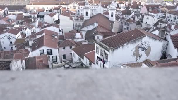 Uitzicht Oude Stad Van Lissabon Vanuit Santa Lucia Uitkijkpost Wijk — Stockvideo