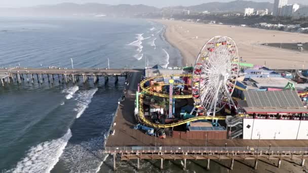 位于加利福尼亚州洛杉矶的圣莫妮卡码头的空中无人机视图 洛杉矶流行景点的概念 — 图库视频影像