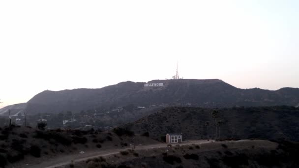 Hög Flygdrönarvy Som Flyger Mot Holywood Skyltbergen Los Angeles Kalifornien — Stockvideo