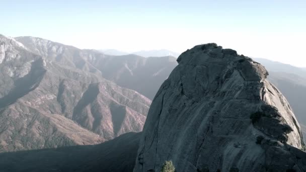 Vista Aérea Drone Moro Rock Floresta Gigante Circundante Sequoia National — Vídeo de Stock
