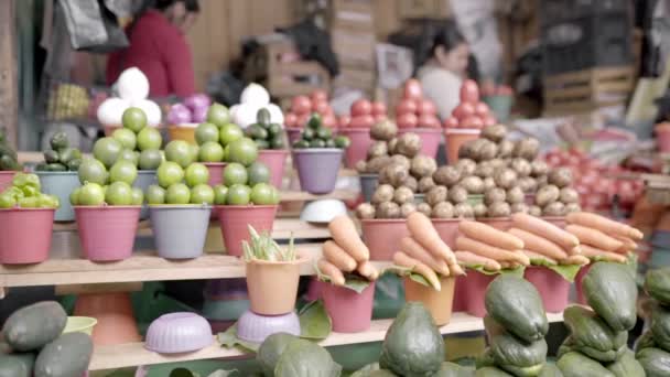 Lot Well Organized Vegetables Being Displayed Mexican Street Market Stall — Vídeos de Stock