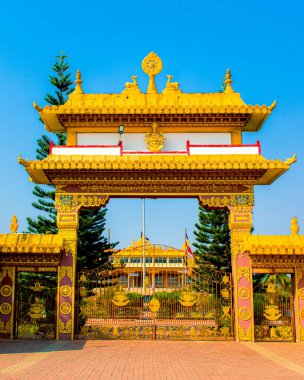 Hindistan 'daki Mundgod, Karnataka' daki Tibet Budist Manastırı 'na Giriş.