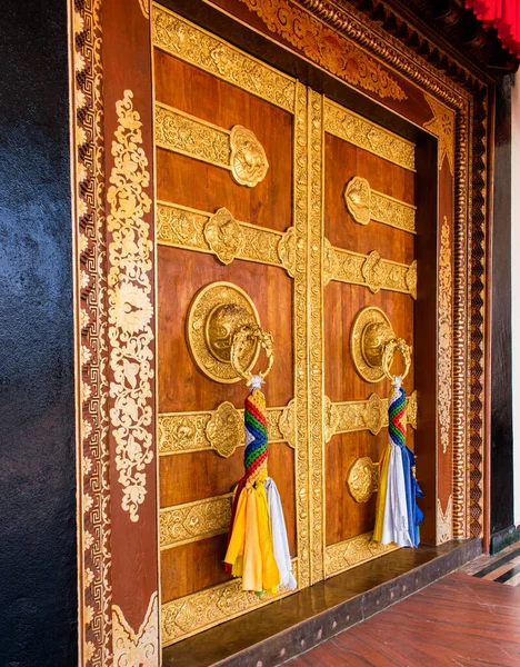 Stock image Tibetan Buddhist monastery decorated entrance door.