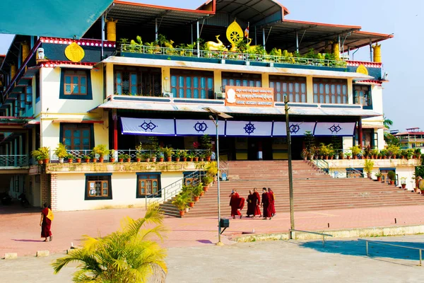 Mundgod Karnataka Indien Februar 2022 Tibetische Alte Mönche Roter Kleidung — Stockfoto