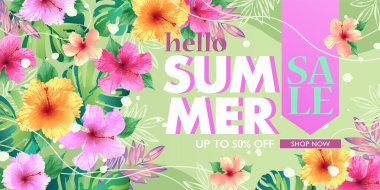 Açık yeşil arka planda tropik çiçekli ve yapraklı yaz indirimi afişi. Vektör illüstrasyonu