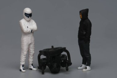 Prototip motorlu iki minyatür resim. Motor analizi ve yedek konsept