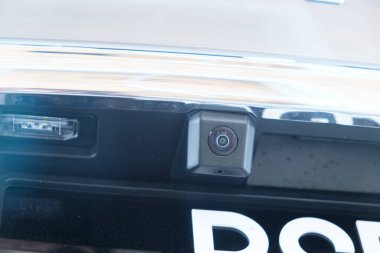 SUV arabasındaki ters kameranın seçici odak resmi