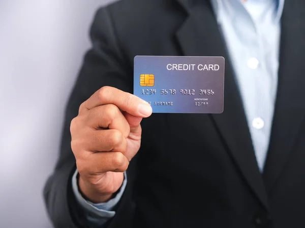 Elinde Sahte Mavi Bir Kredi Kartı Olan Bir Işadamı Bir — Stok fotoğraf