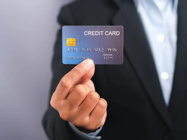Elinde Sahte Mavi Bir Kredi Kartı Olan Bir Işadamı Bir — Stok fotoğraf
