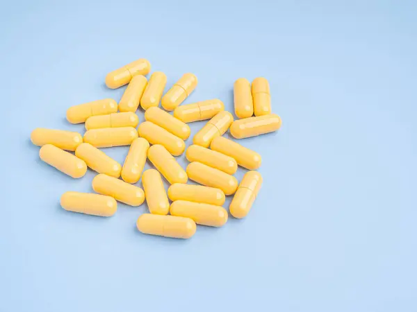 Pila Píldoras Color Amarillo Claro Medicina Para Salud Las Personas —  Fotos de Stock