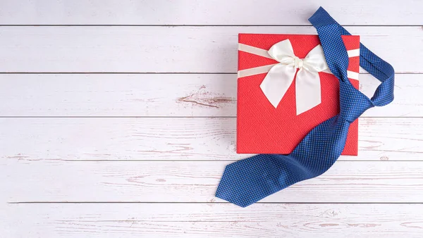 Feliz Día Del Padre Con Una Corbata Azul Una Caja — Foto de Stock