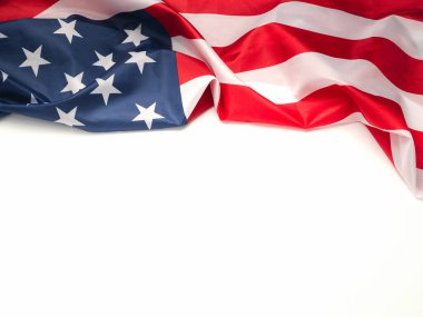 Amerikan bayrağının bir kısmı beyaz arka planda izole edilmiş. Üst Manzara. Düz yatıyordu. Metin için boşluk.