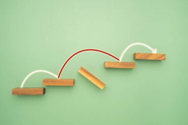 İş büyümesi zorlukların üstesinden geliyor ve olumlu bir istatistiğe atlayarak krizi atlatıyor. İş krizi yönetimi.