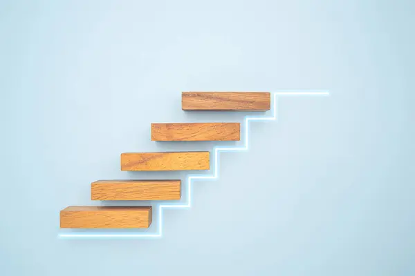 业务增长和投资概念 具有白线效果的木制楼梯间 隔离在蓝色背景下 与目标成功相连 — 图库照片